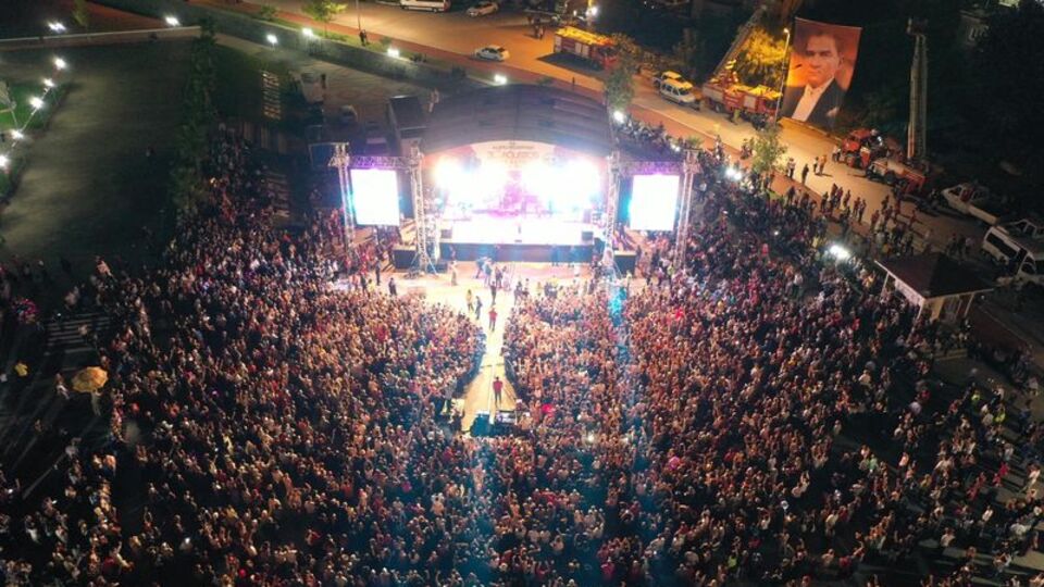 İrem Derici konserinde faciadan dönüldü