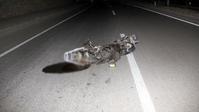 Otomobilin çarptığı motosiklet sürücüsü kadın öldü