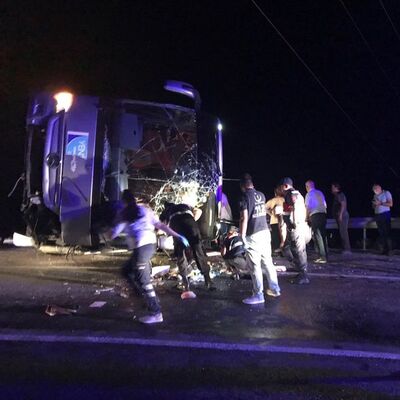 Tur otobüsü devrildi! Ölü ve yaralılar var!