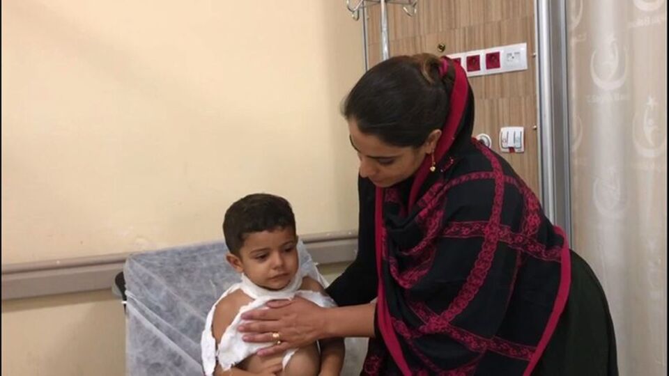 Ateşlenen çocuğa kimse bakmadı!