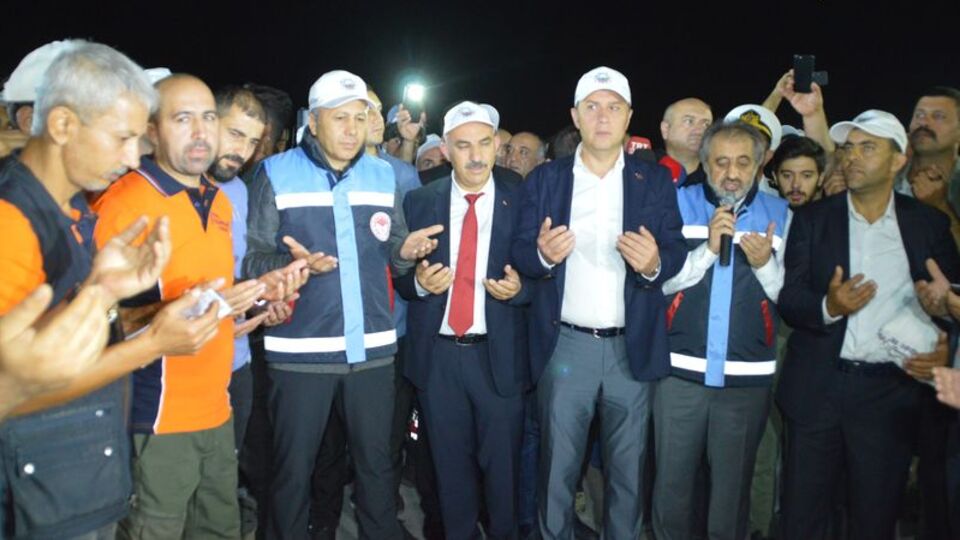 İlk avdan dönen balıkçıları, Vali Yerlikaya karşıladı