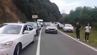 Heyelan ulaşımı aksattı