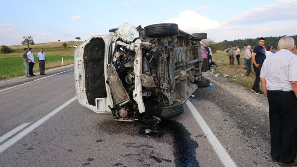 Düğün dönüşü kaza! Ölü ve yaralılar var!
