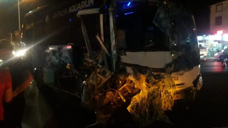 Antalya'da kaza! Çok sayıda yaralı var