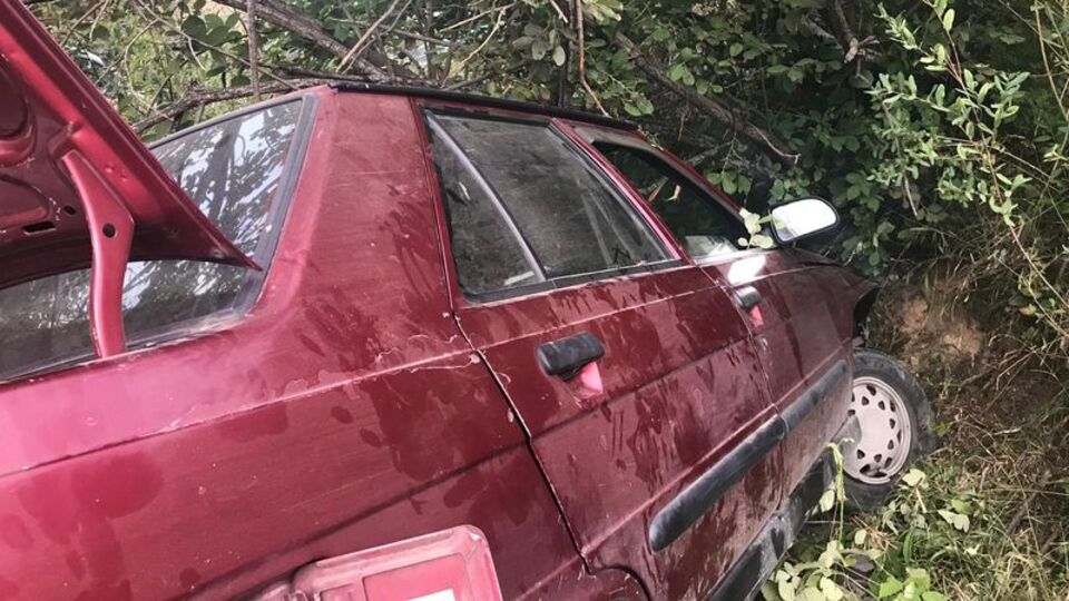 Şarampole uçan otoda 4 kişi yaralandı