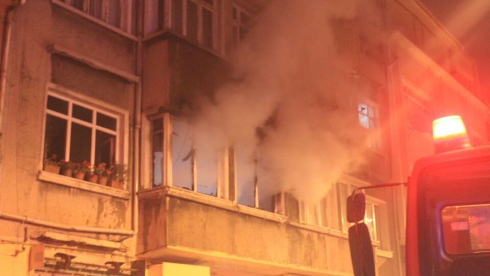 Fatih'te korkutan yangın!