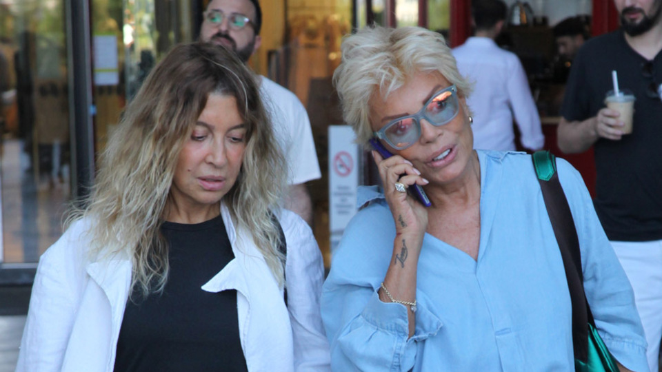 Yakın dostu ile alışverişte