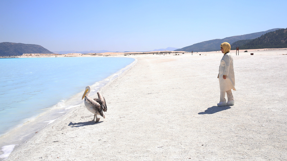 Emine Erdoğan Salda Gölü'nü inceledi