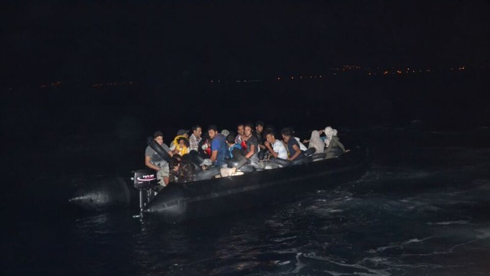 İzmir'de 20 düzensiz göçmen yakalandı