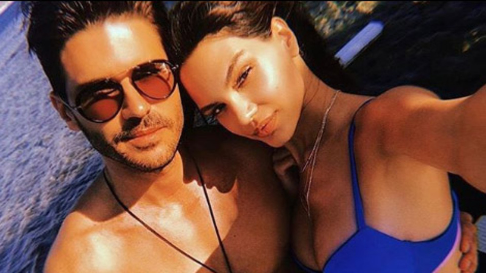 Almeda ile Tolgahan'dan yaza veda pozu