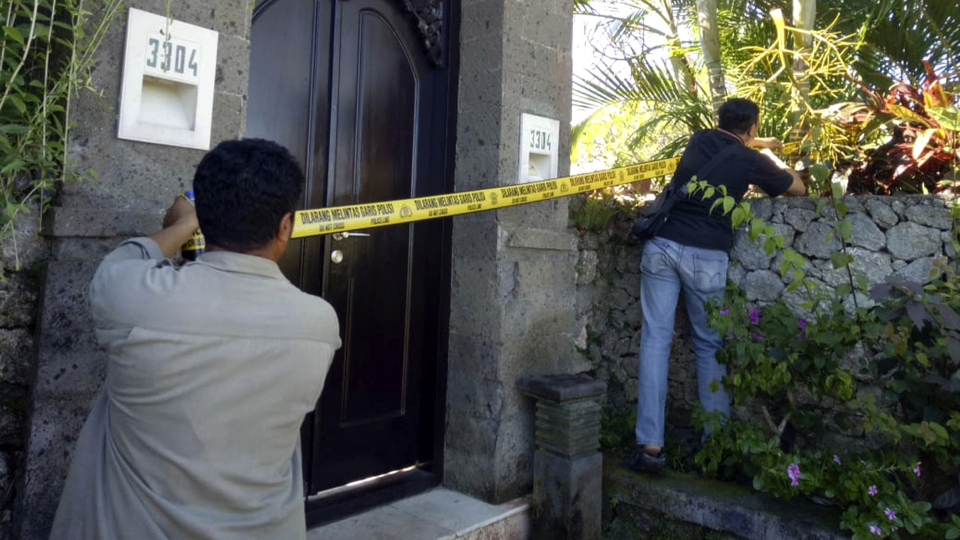 Endonezya'da bir adam eşini ısırarak öldürdü!