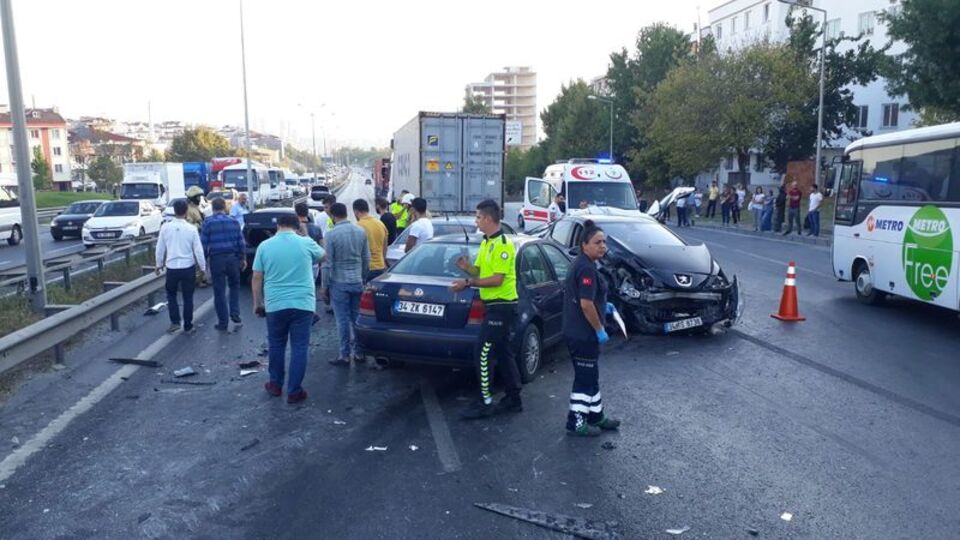 TEM bağlantı yolunda zincirleme kaza!