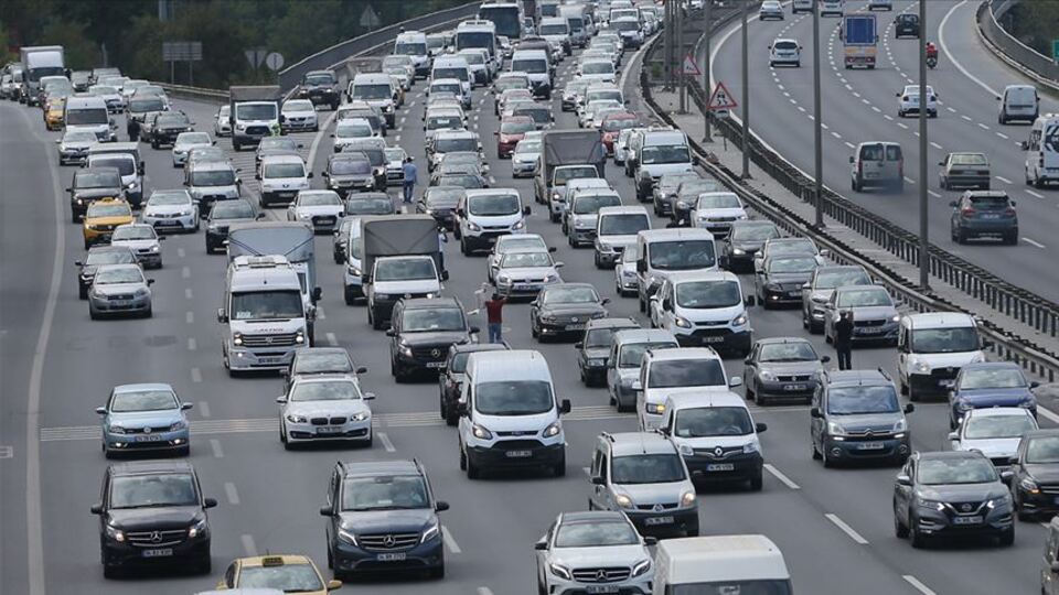 Trafiğe kayıtlı araç sayısı 67 bin arttı