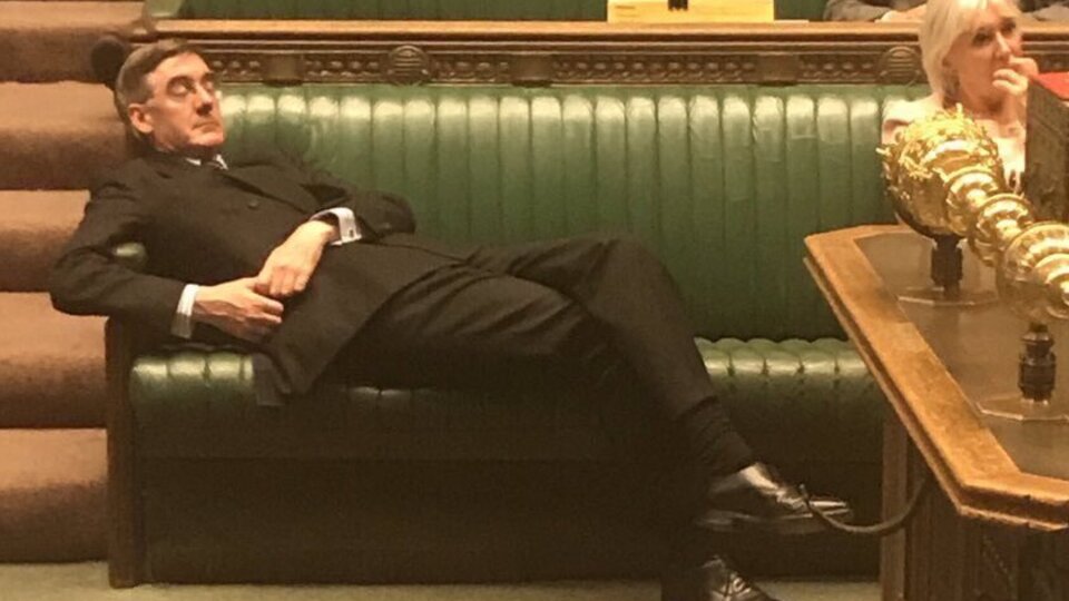 'Yan gelip yatan' vekil İngilizleri kızdırdı