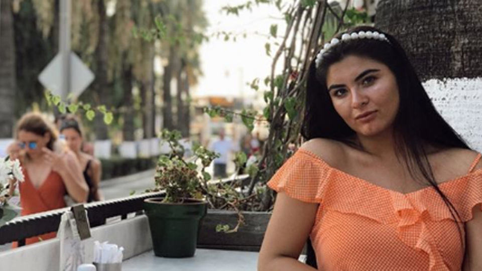 'İyice soyundun' eleştirilerini ti'ye aldı