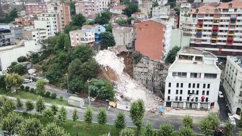 Arda Turan'a dava! 'Psikolojileri bozuldu'