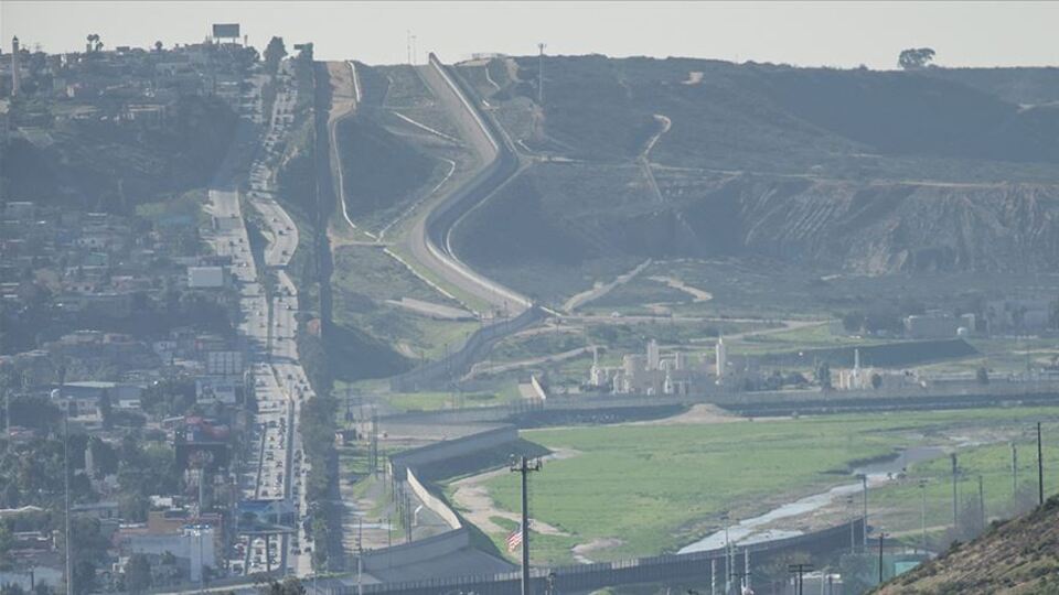 Pentagon'dan Trump'ın Meksika duvarına bütçe desteği