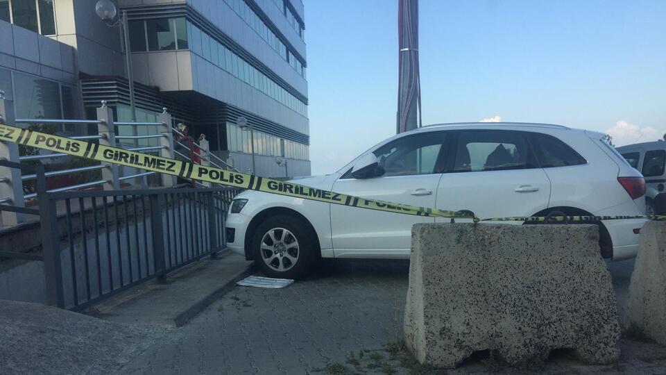 Başhekimin aracına tüfekli saldırı