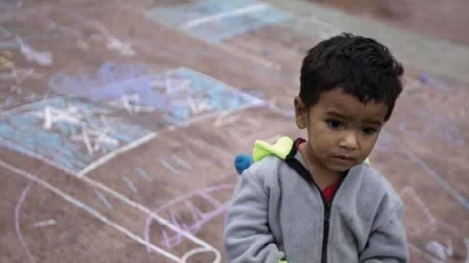 ABD'nin gözaltına aldığı göçmen çocuklarda görülüyor