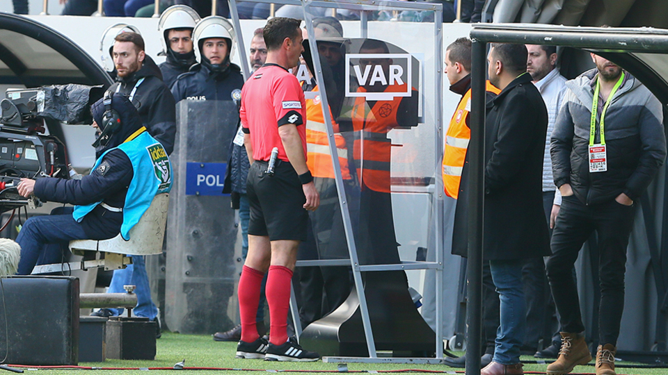VAR için yeni karar! Elle oynama...