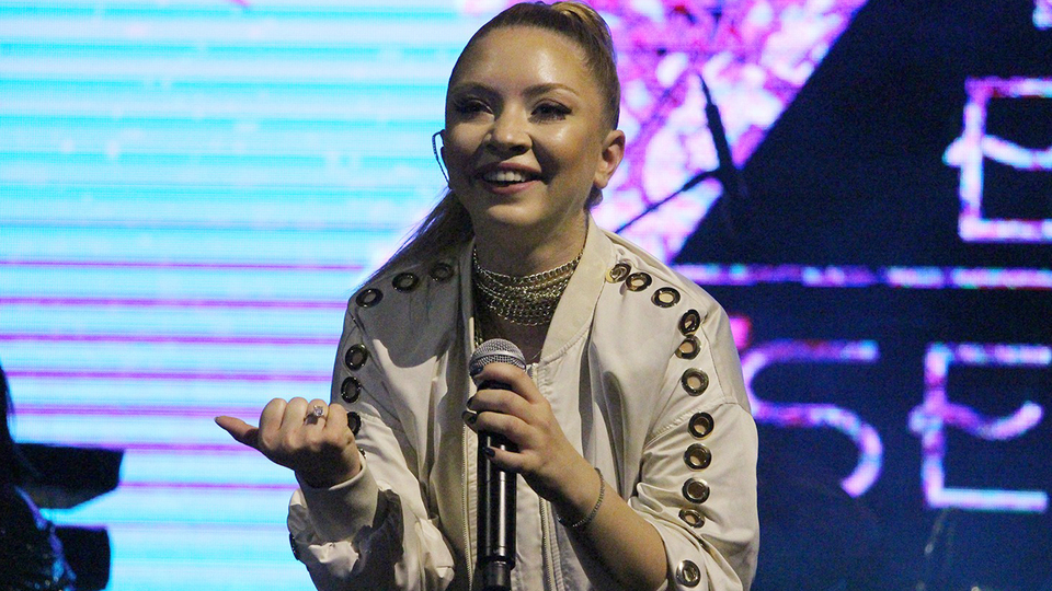 Ece Seçkin, Kula'nın kurtuluş gecesinde sahne aldı