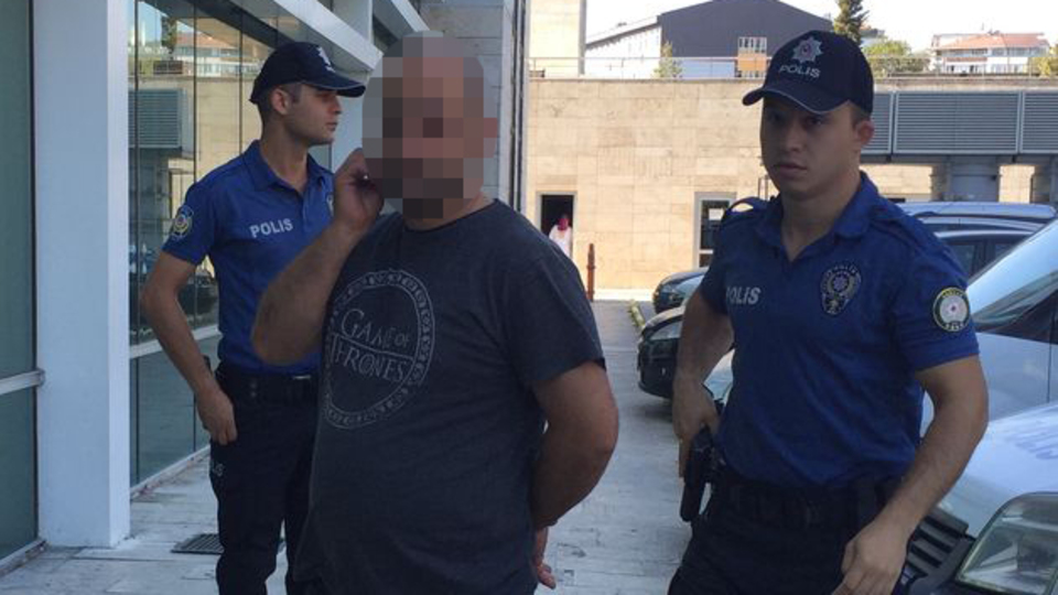 Tartıştığı kişinin kulağını ısırıp kopardı!