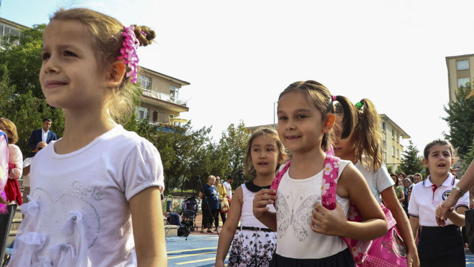 MEB'den uyum eğitimine katılan miniklere özel rehberlik