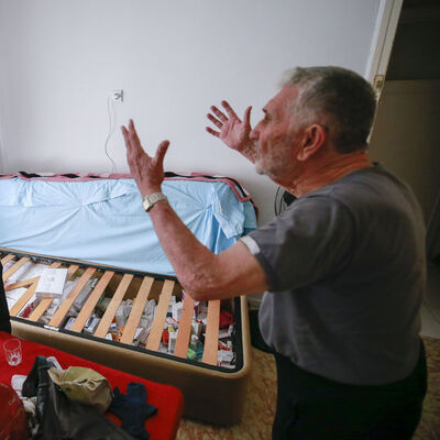 Polis arama yaparken Türk kahvesi keyfi! Rahatlıkları 'pes' dedirtti