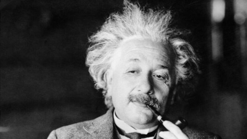 Albert Einstein kimdir?
