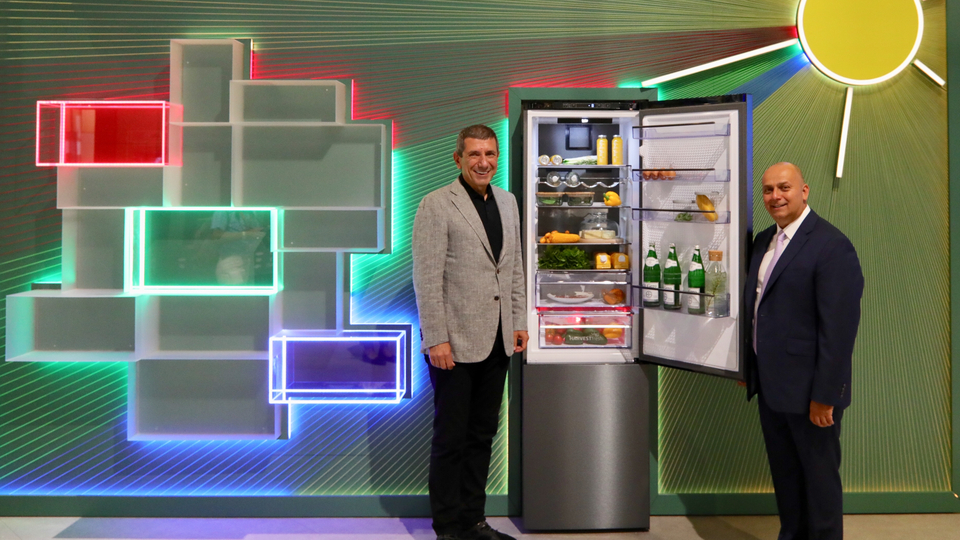 Güneş ışığını buzdolabına yerleştirdi