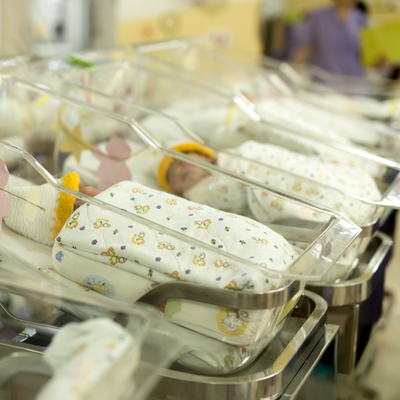 73 yaşındaki kadın ikiz annesi oldu!