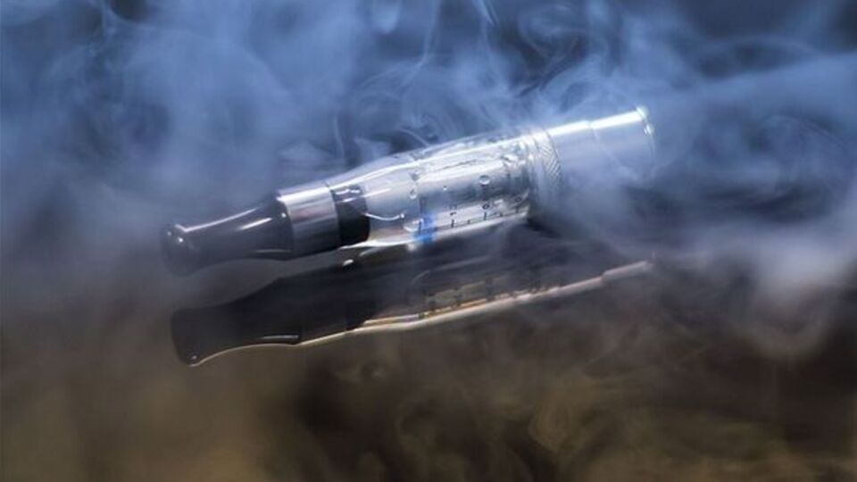 ABD'de elektronik sigara 3 can aldı