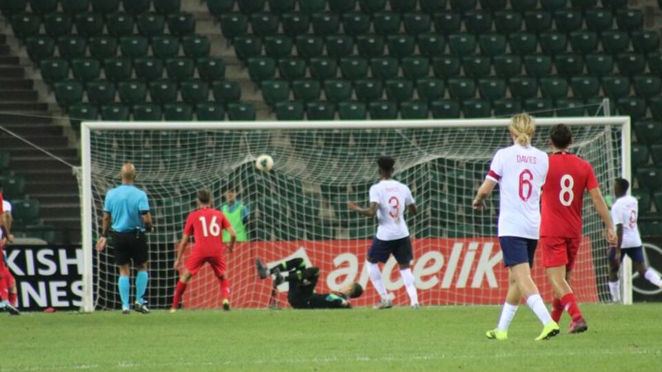 Ümit Milliler İngiltere'ye kaybetti