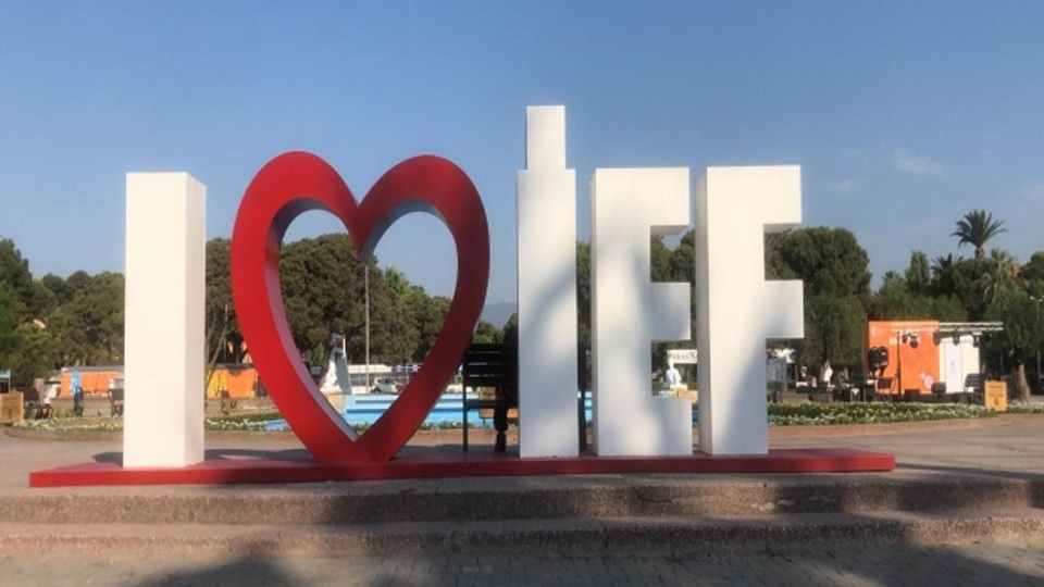 Fuar kapılarını temassızla açtı