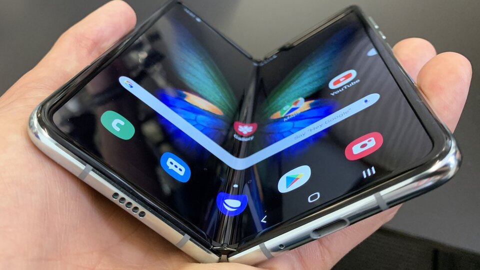 Samsung ilk katlanabilir ekranlı akıllı telefonu Galaxy Fold'u piyasaya sürdü