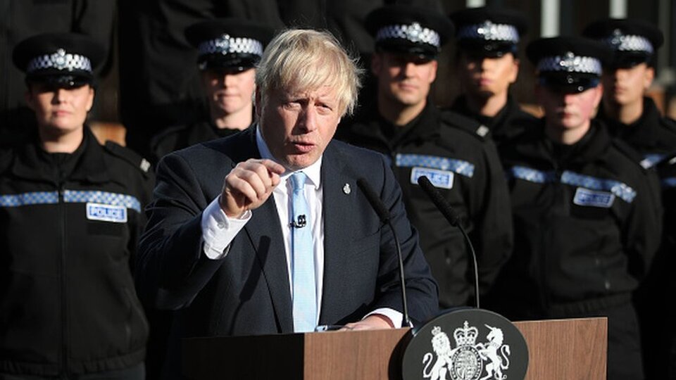 İngiltere Başbakanı Johnson'a Emniyet Müdürü'nden 'polisi siyasete alet etti' tepkisi