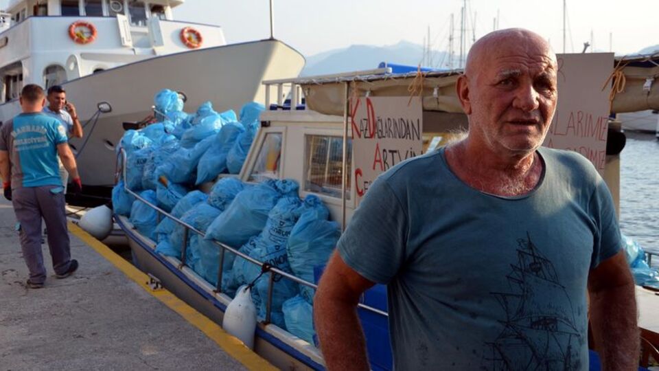 "Pes!" Denizden topladığı çöpü çaldılar!