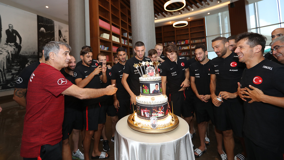 Emre'ye 39 sürprizi!