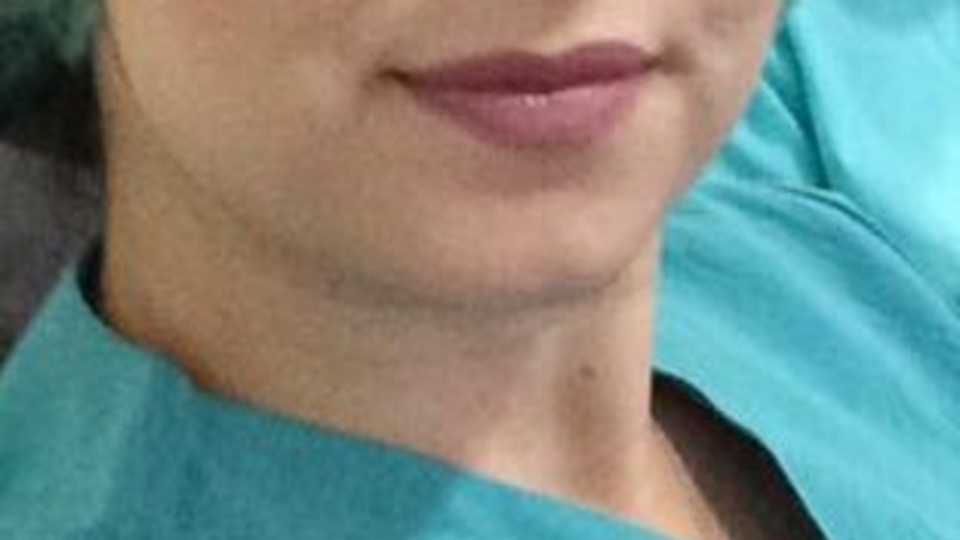 Kadın, kadın doktoru darp etti!