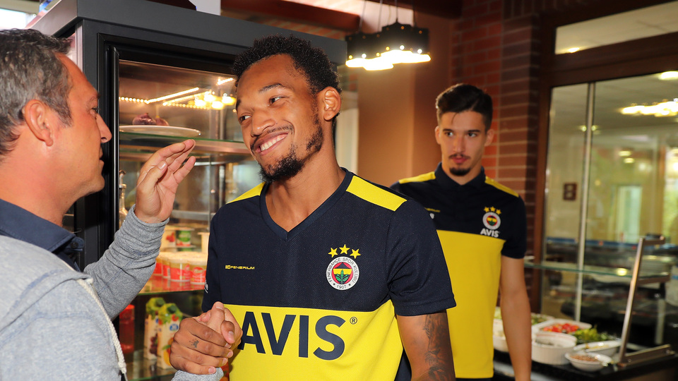 Ali Koç'tan Jailson'a doğum günü sürprizi