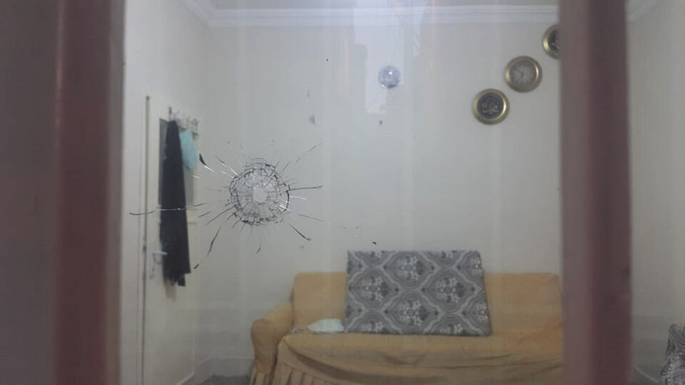 Eve kurşun yağdırdılar! Kayıplara karıştılar...