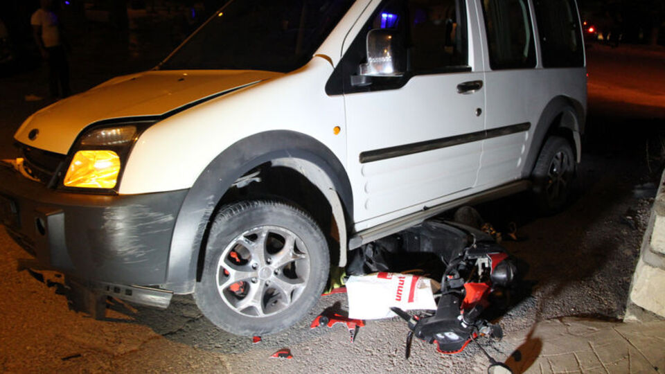 Motosiklet, ticari araçla çarpıştı: 1 ölü, 1 yaralı