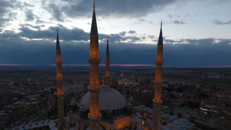 Aşure günü oruç tutulur mu?