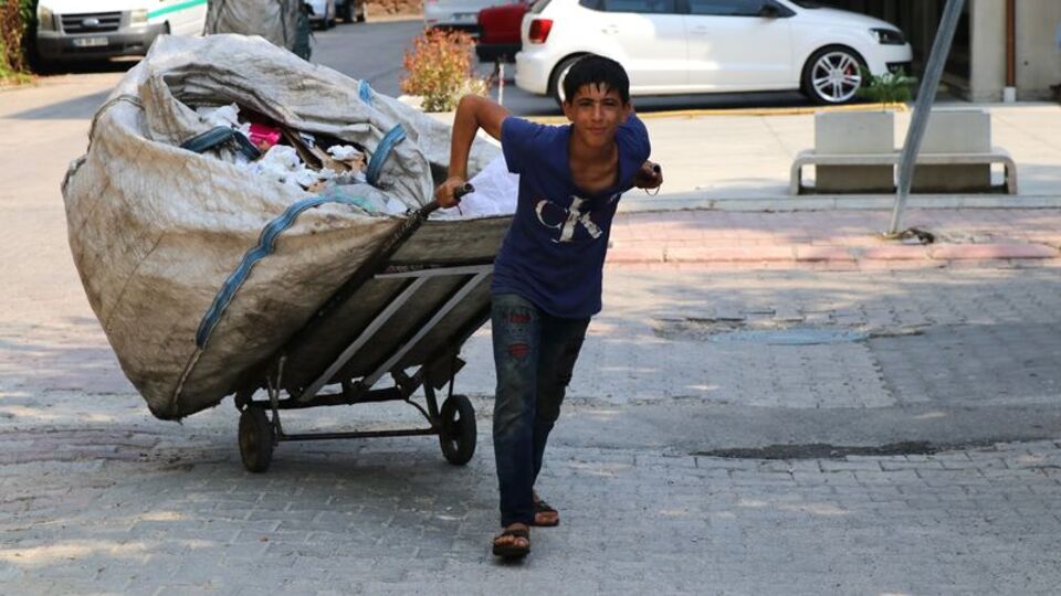 Kartoncu İbrahim: "Ben de okumak istiyorum!"