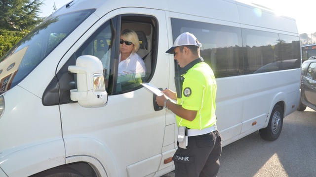 Servis şoförleri sınıfta kaldı! Bir günde 946 kişi yakalandı
