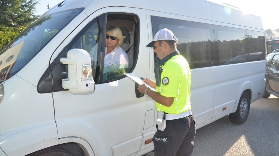 Servis şoförleri sınıfta kaldı! Bir günde 946 kişi yakalandı