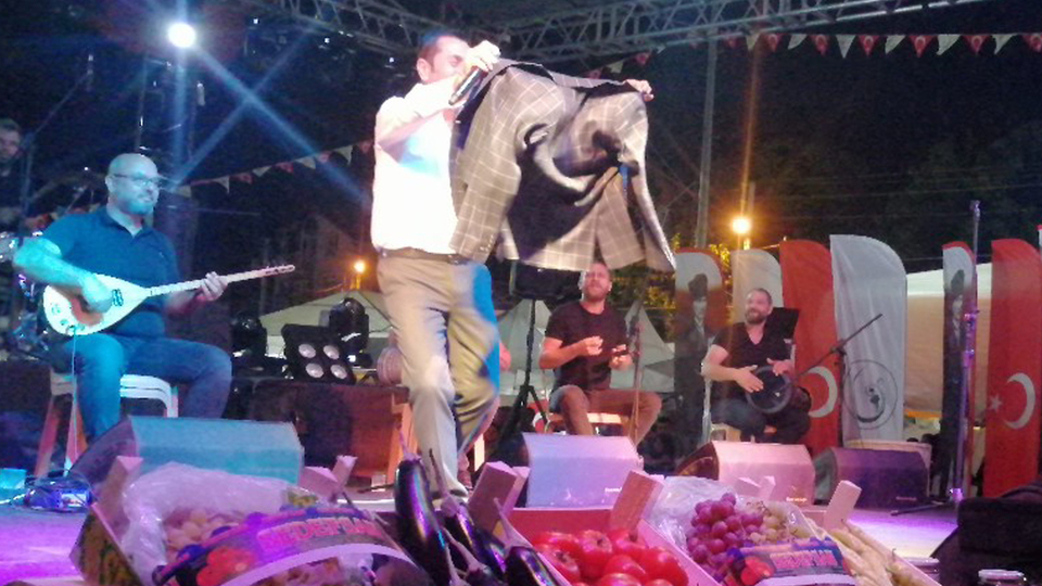 "Üzerimdeki ceketi atayım mı?"