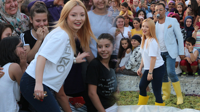 Ece Seçkin üzüm suyu çıkardı