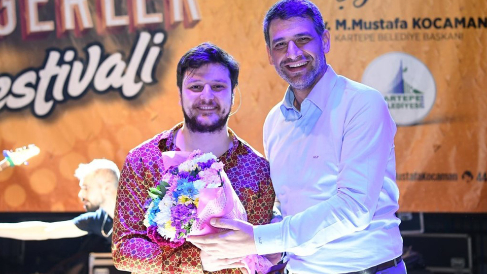 Ekin Uzunlar, Kartepe'de sahne aldı