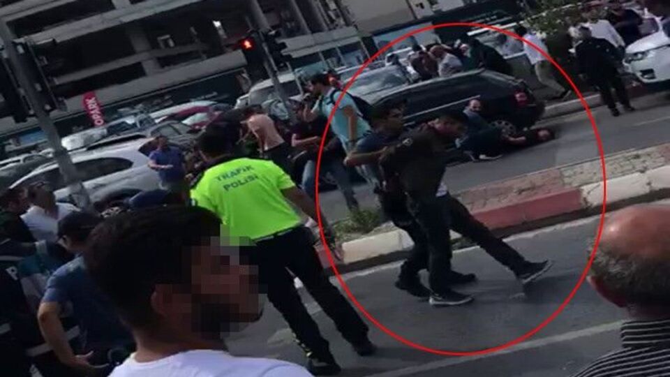 Duruşma çıkışı bekleyenlere ateş açtılar! Polis vurarak durdurdu